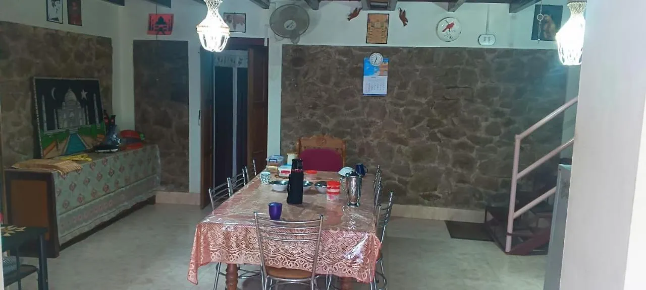Daire East West Farm Homestay Munnar