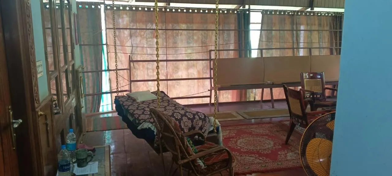 Daire East West Farm Homestay Munnar